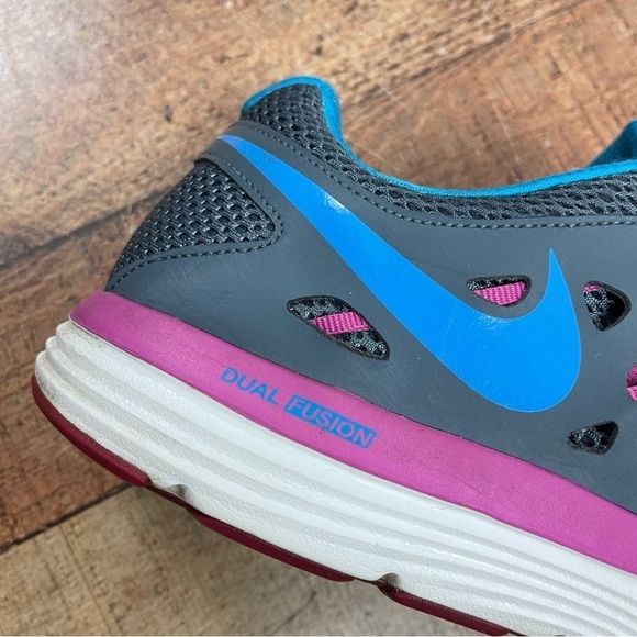 Nike Dual Fusion Lite Size 10 Running Sneakers Athletic Workout Gym Fitness - Picture 4 of 10